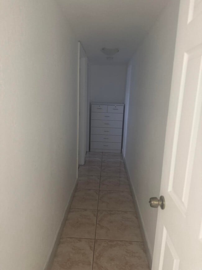 Building Photo - 3335 W 8th Ave