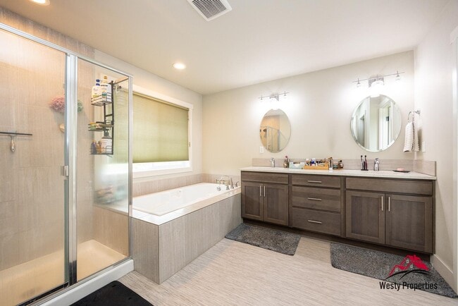 Building Photo - 20948 NE Wistful Vista Dr