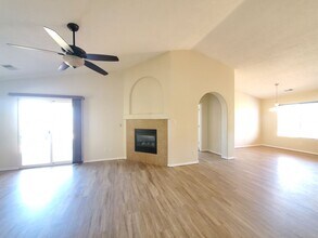 Building Photo - 3 bed 2 bath home in Huning Ranch
