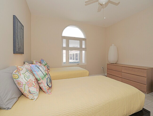 Building Photo - 5035 Harmony Cir