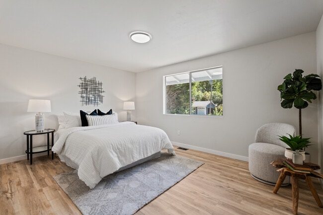 Building Photo - 13726 SE 24th St