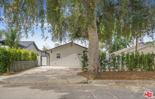 Building Photo - 6835 Yolanda Ave