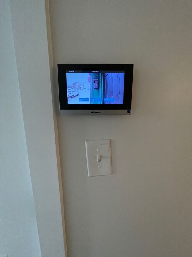 Building Photo - 305 Liberty St