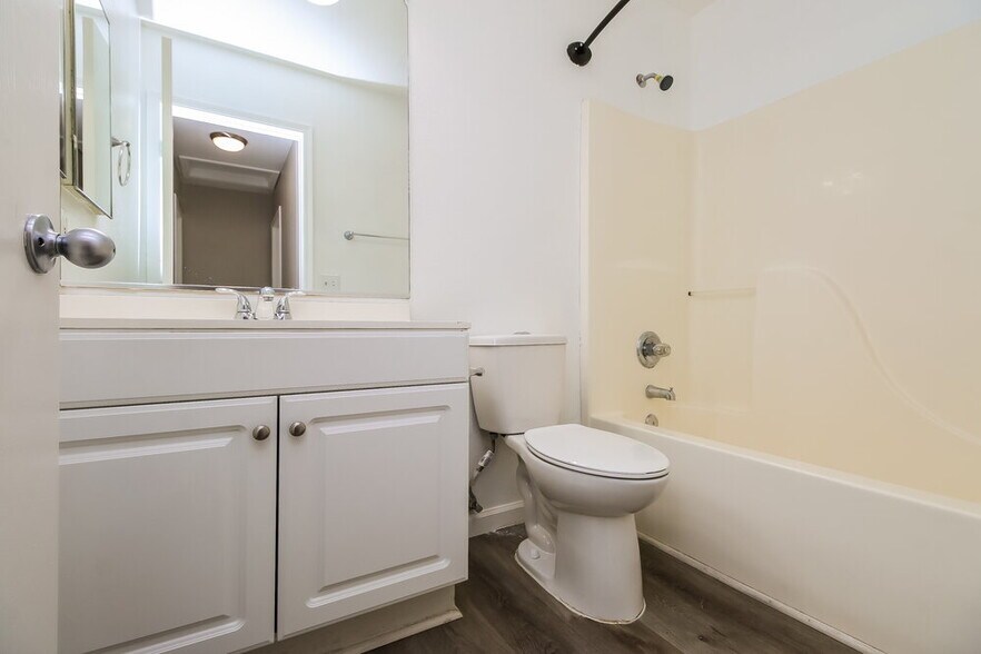 Building Photo - 1538 S Danielson Wy