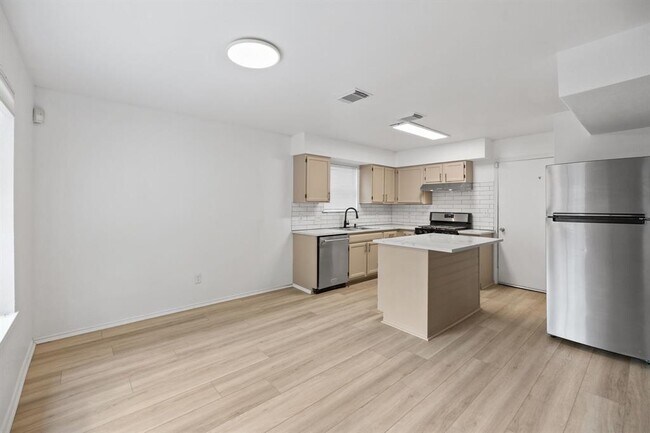 Building Photo - 8703 Cretys Cove