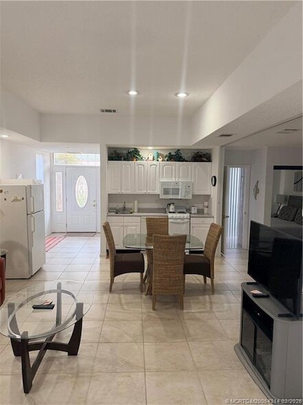 Building Photo - 3304 SE Morningside Blvd