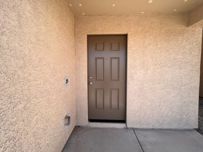 Building Photo - 3br 2Ba 2-Story Home with fenced yard and garage Near Golf Course, Rotary Park