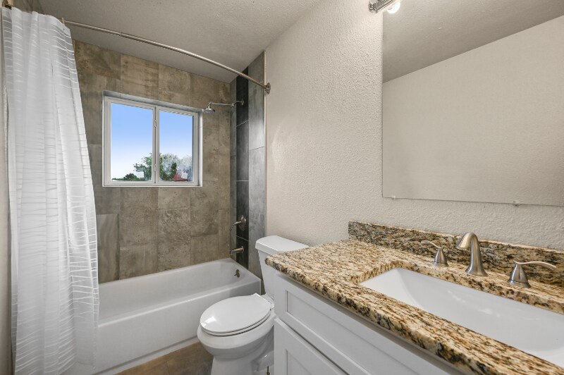 Building Photo - 5520 Coyote Ln