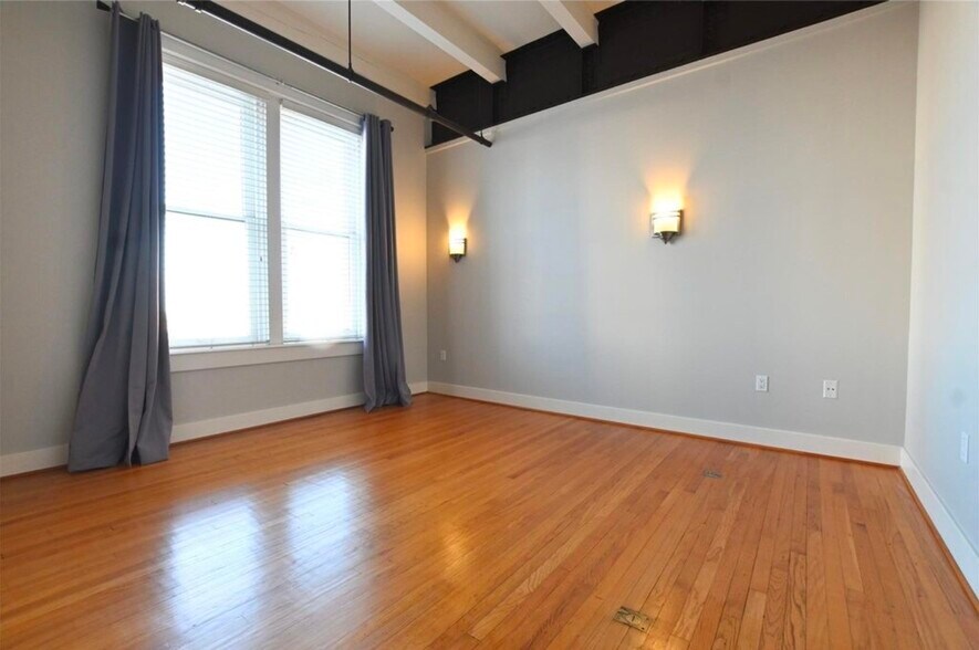 Building Photo - 415 22nd St