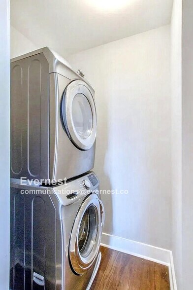 Building Photo - 1213A Tremont Ave