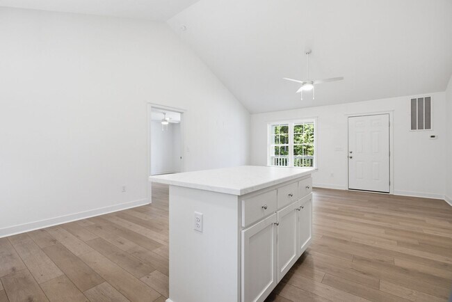 Building Photo - 21169 Baileys Ln