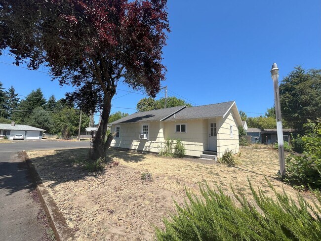 Building Photo - Charming 2-Bedroom Home with Open Living Space and Tile Flooring