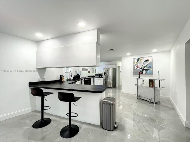 Building Photo - 1751 SW 30th Pl