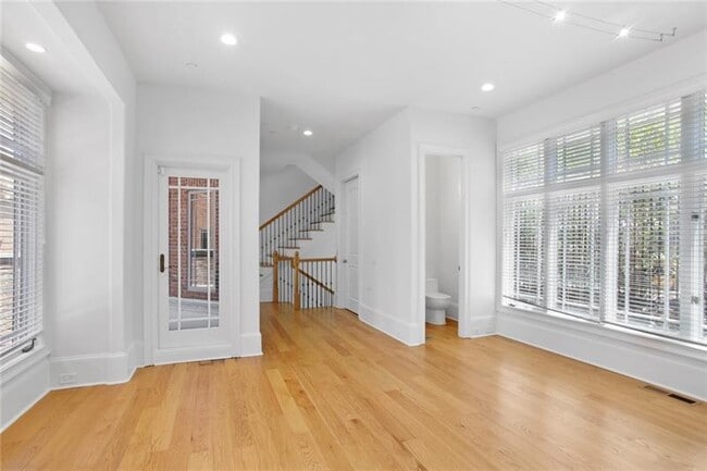 Building Photo - 3 Prichard Way NE