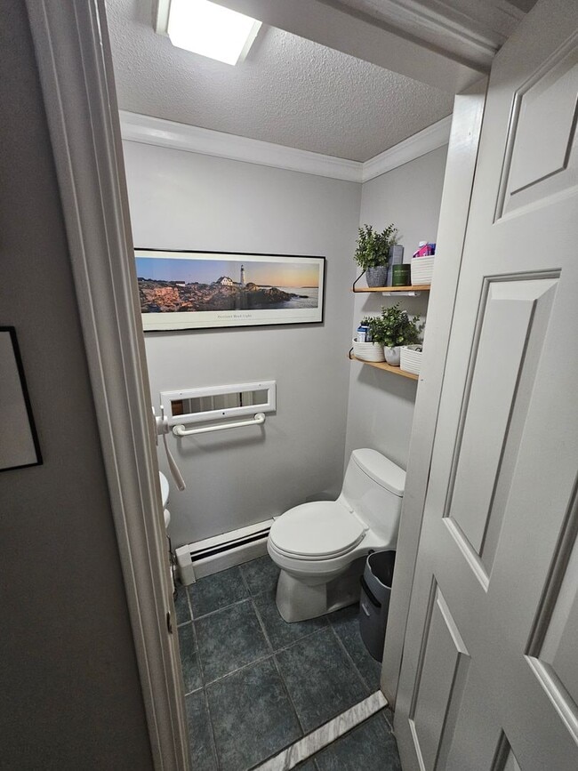 Building Photo - Spacious Portland 3BD/1.5BA Townhouse w/Deck