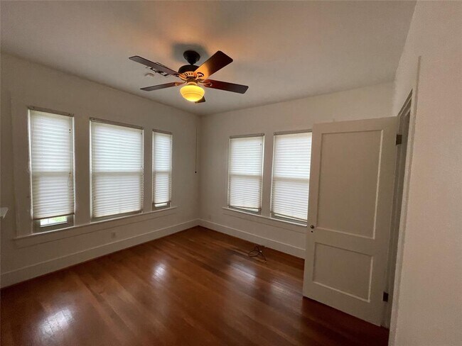 Building Photo - 4720 Woodrow Ave
