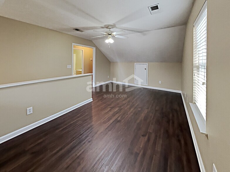 Building Photo - 2738 Pepperdine Dr