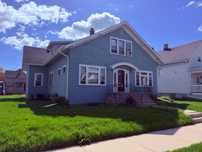 Building Photo - 1527 Hayes Avenue