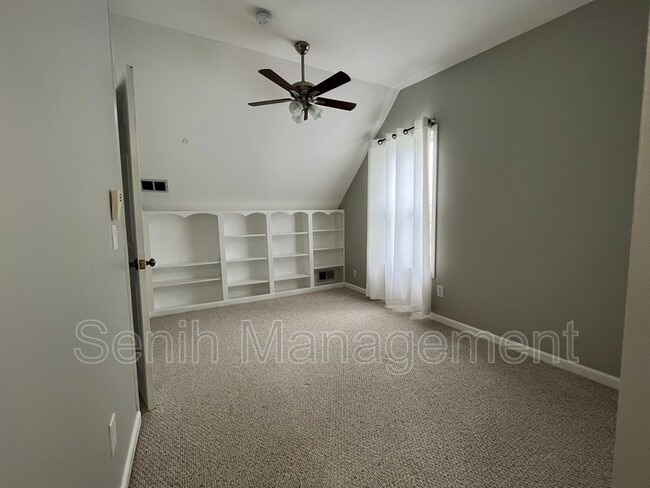 Building Photo - 2527 Hartline Dr