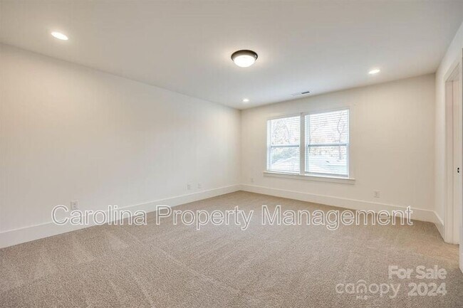 Building Photo - 1233 Eastway Dr