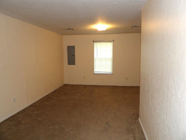 Building Photo - 1411 NW Lake Ave