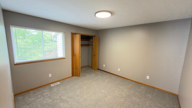 Building Photo - 10757/10759 Chicago Drive