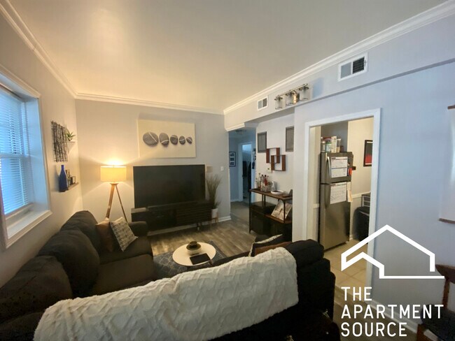 Building Photo - 3714 N Sheffield Ave