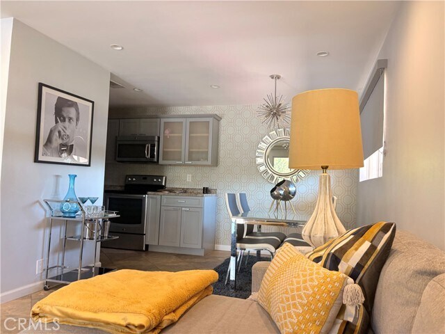 Building Photo - 510 N Villa Ct