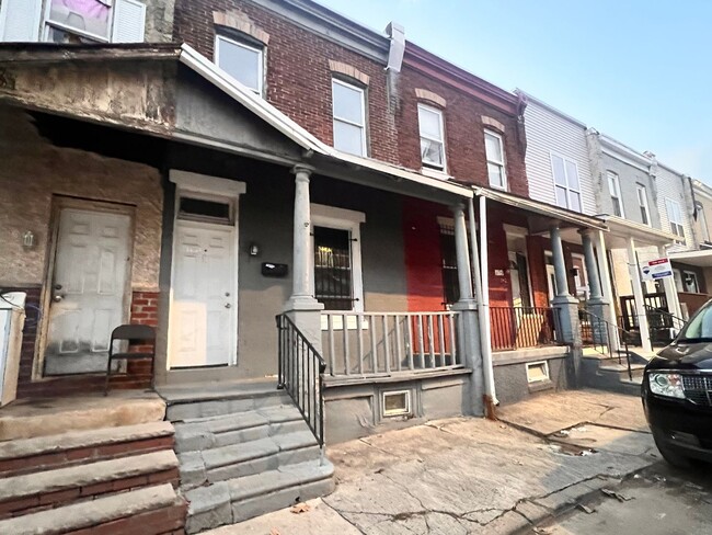 Building Photo - Quaint Two-Bedroom Rehab with Yard & Porch...