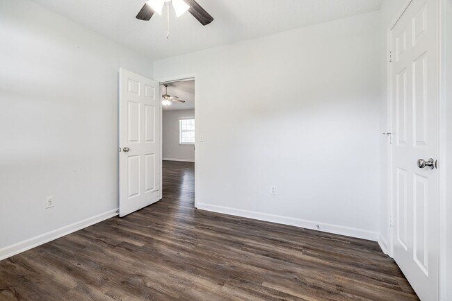 Building Photo - Updated 3BR Home with Fenced Yard in the H...
