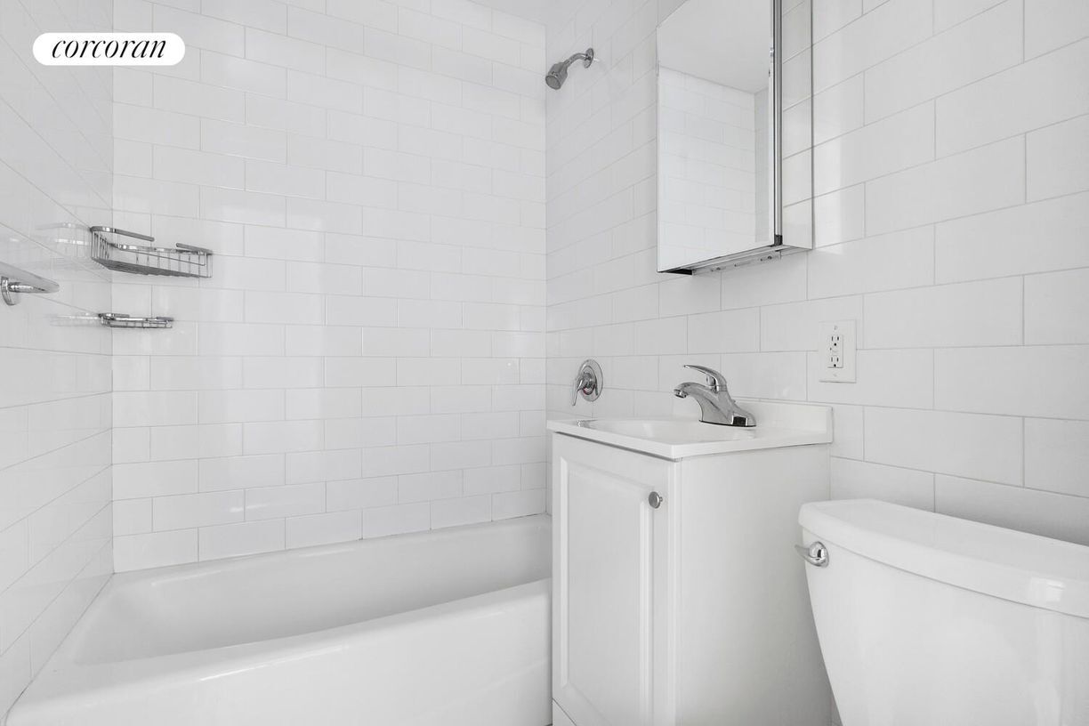 Building Photo - 7 W 95th St
