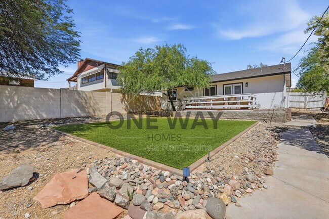 Building Photo - 1329 E Cholla St