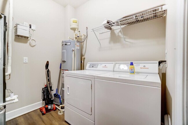 Building Photo - 740 Zumstein Ln