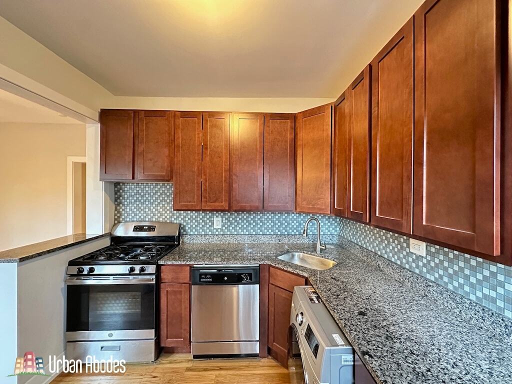 Building Photo - 3523 N Racine Ave