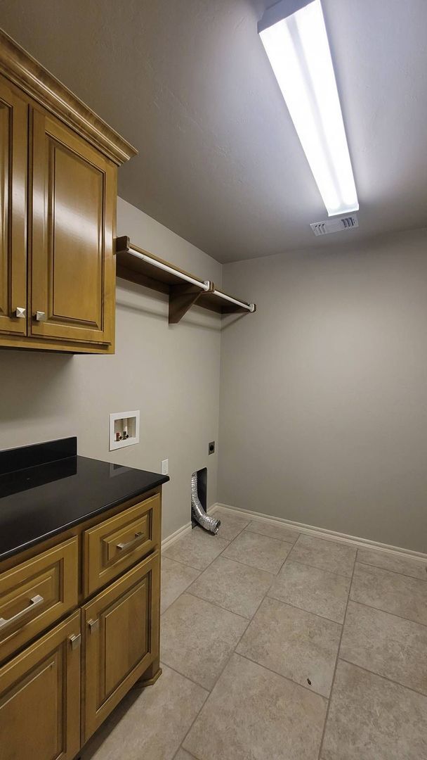 Building Photo - Very Beautiful 4 Bedroom Home in Mustang Schools