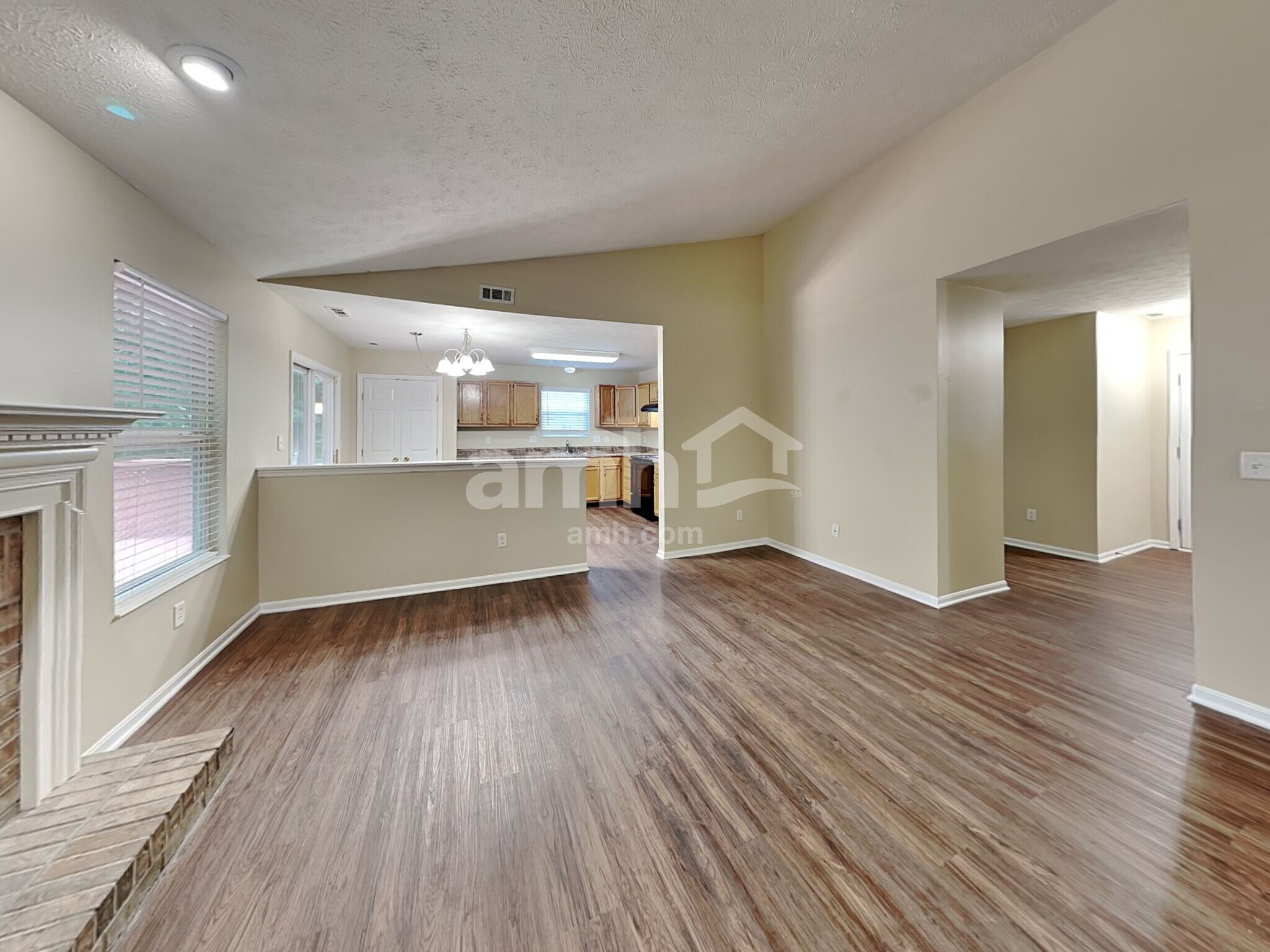 Building Photo - 3915 Little Creek Dr