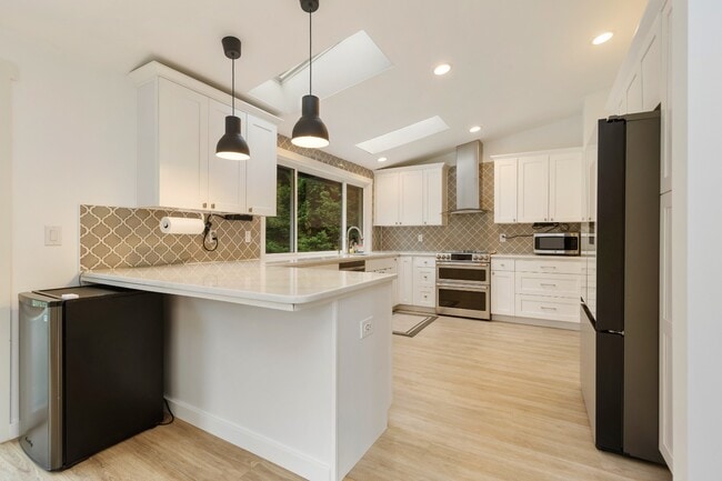 Building Photo - Newly Renovated Bothell Home Sitting on 1 Acre of Land!