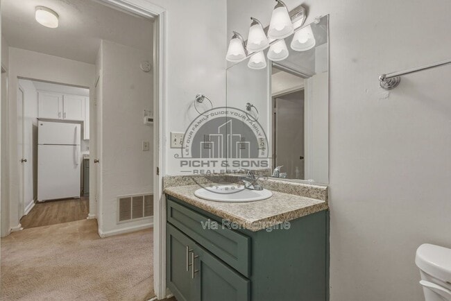 Building Photo - 713 Pointe Ct