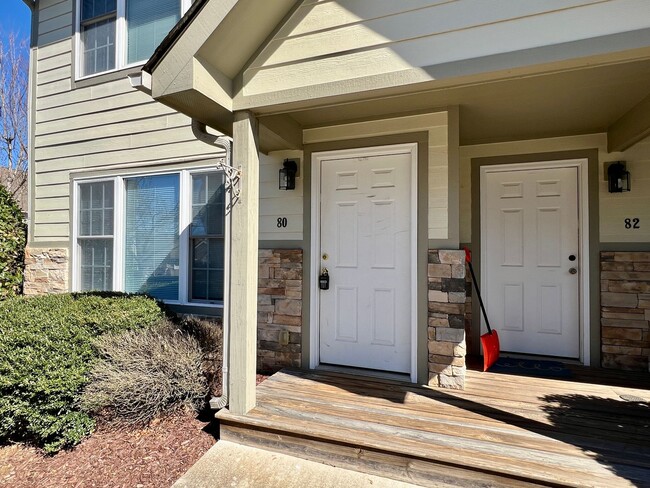 Building Photo - 3-Bed, 3-Full Bath, End Unit, 1-Car Garage!