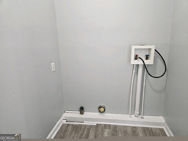 Building Photo - 1220 Poplar St