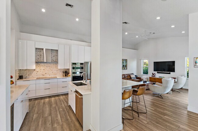 Building Photo - 14151 Little Cypress Cir