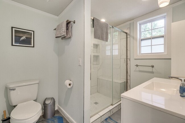 Building Photo - 372 Plum St