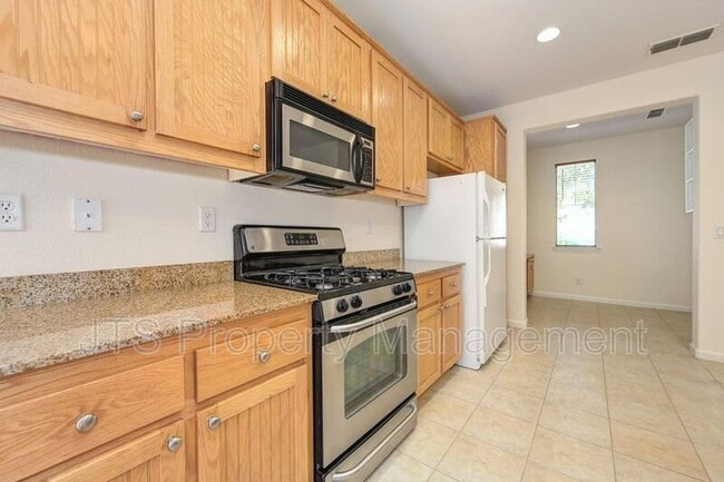 Building Photo - 280 Soaring Hawk Ln