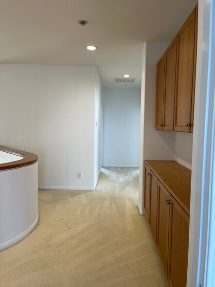 Building Photo - 2558 Carlton Pl