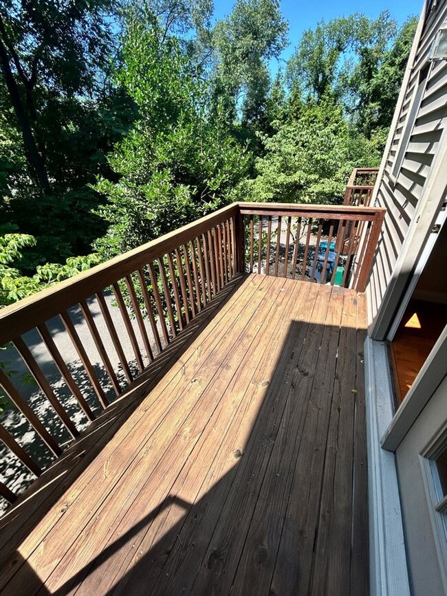 Building Photo - Like New Townhome in Old SW! Close to Cari...