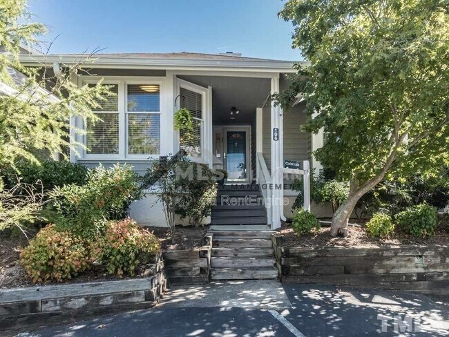 Building Photo - 106 Elmwood Cir