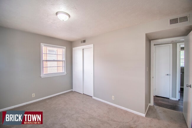 Building Photo - 505 Wilshire Dr