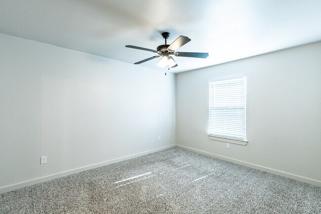 Building Photo - Zero Deposit! 6, 9 or 12 month Lease! Coop...