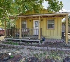 Building Photo - 128 Gonzales St