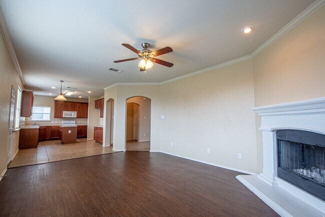 Building Photo - Spacious 4/2.5 Rental in Great ISD & LOTS ...